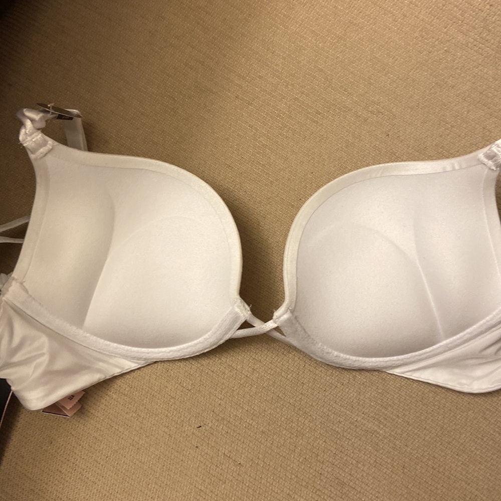 Victoria’s Secret Bombshell Push-Up Bra - Picture 4 of 4